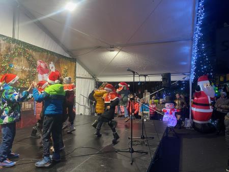 Praznični božično-novoletni bazar učencev OŠ Koroški jeklarji  (2)